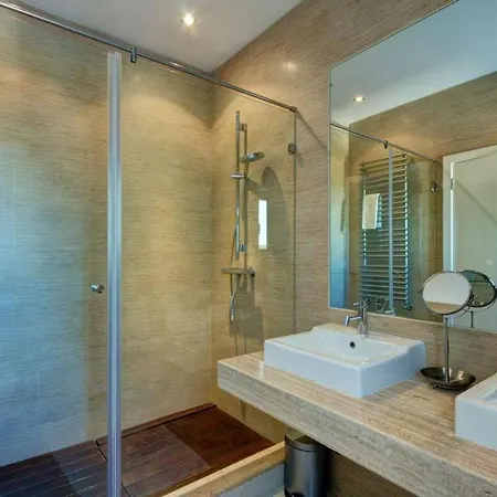 Jacaranda Villa Luz